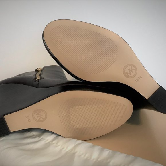 Michael Kors Clara Bootie - NEVER WORN - Picture 8 of 10